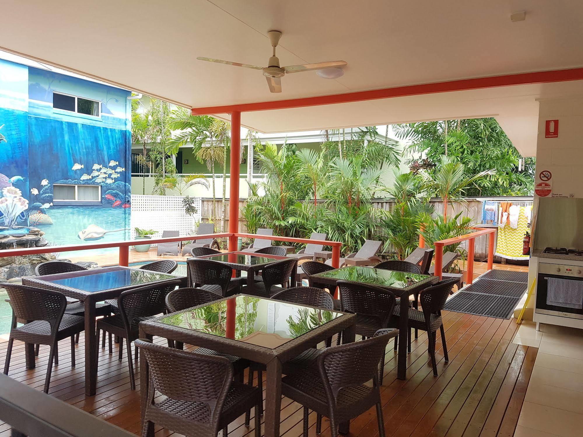 Port Douglas Motel Exterior photo