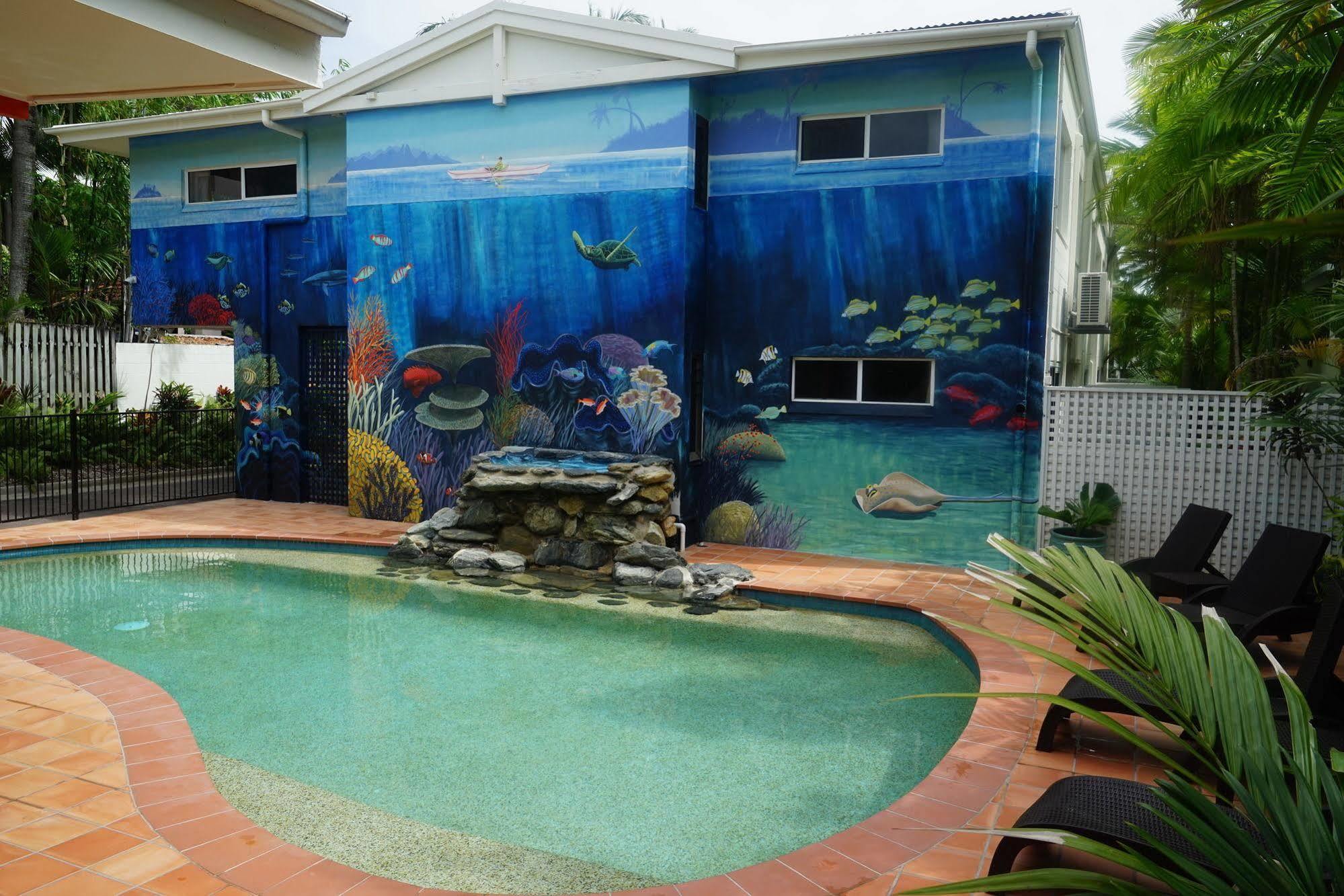 Port Douglas Motel Exterior photo